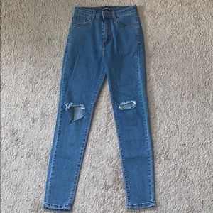 Pretty Little Thing Medium/Light Knee Rip Jeans
